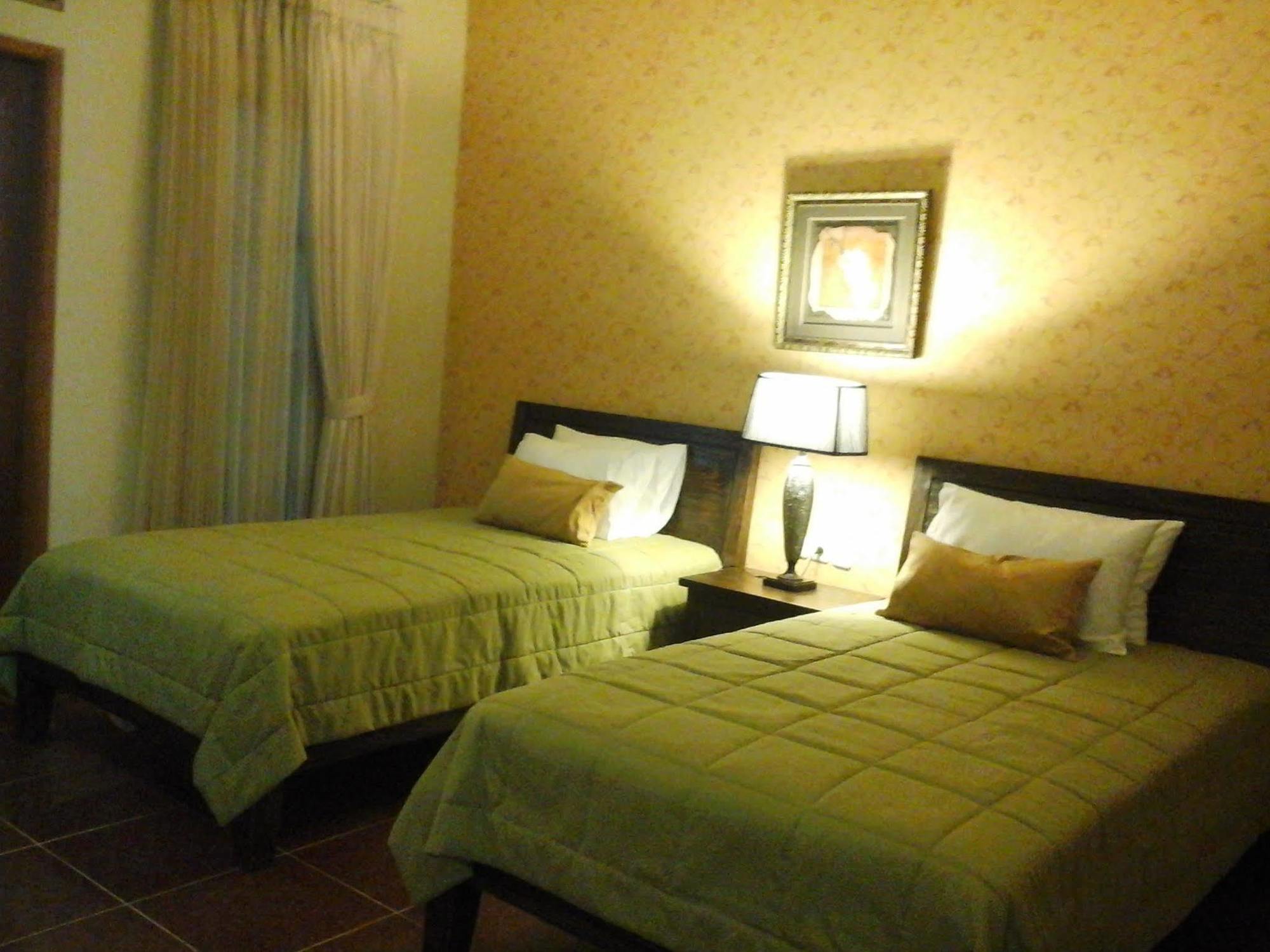 Sandalwood Boutique Guest House Bandung Exterior foto
